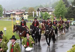 Schützen beim Antlaßritt Bild 10