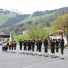 -Die-Ehrensalve-der-Tiroler-Schuetzen